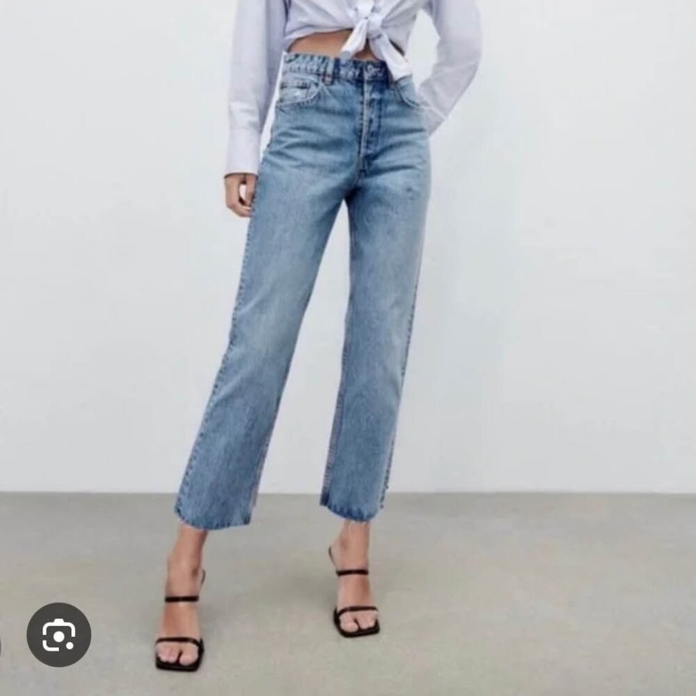Zara Frayed Hem Jeans - Size 6